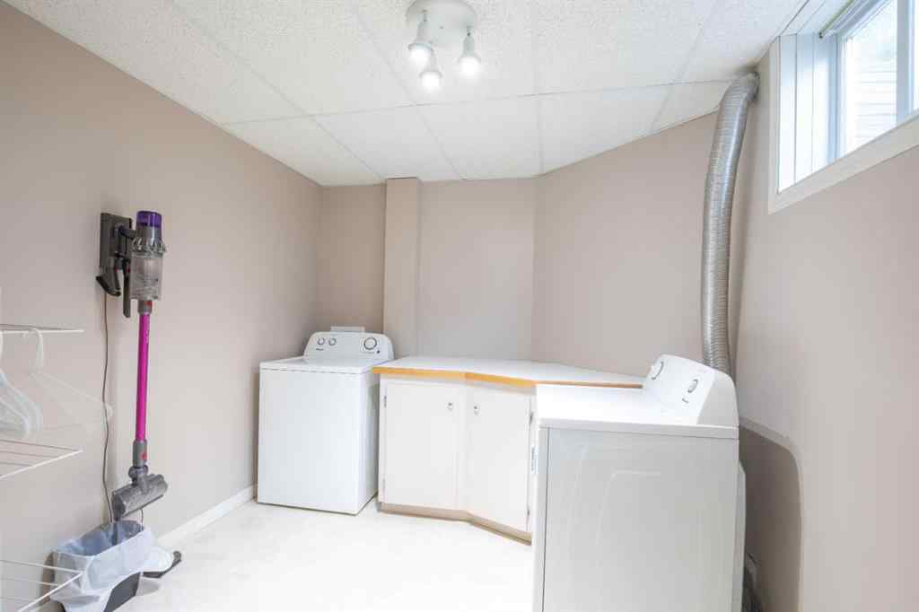 MLS® A2257927 - 3912 54th Avenue  in Southwest Innisfail Innisfail, Residential