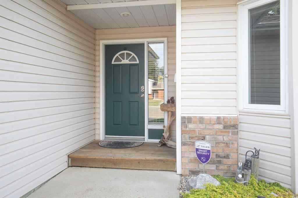 MLS® A2257927 - 3912 54th Avenue  in Southwest Innisfail Innisfail, Residential