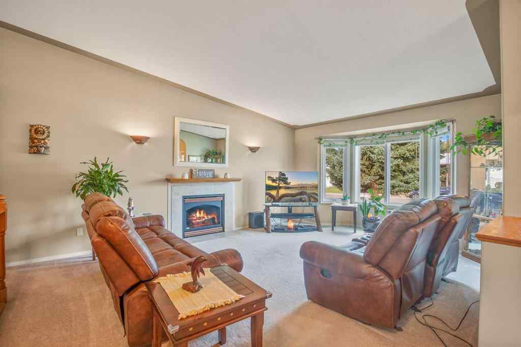 MLS® A2257927 - 3912 54th Avenue  in Southwest Innisfail Innisfail, Residential