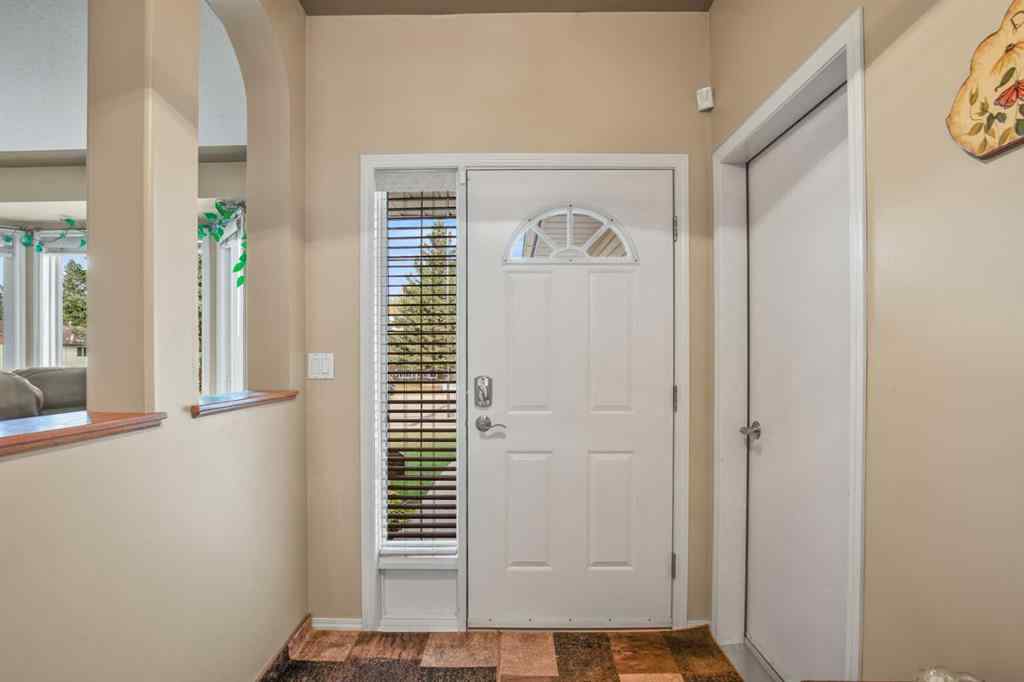 MLS® A2257927 - 3912 54th Avenue  in Southwest Innisfail Innisfail, Residential