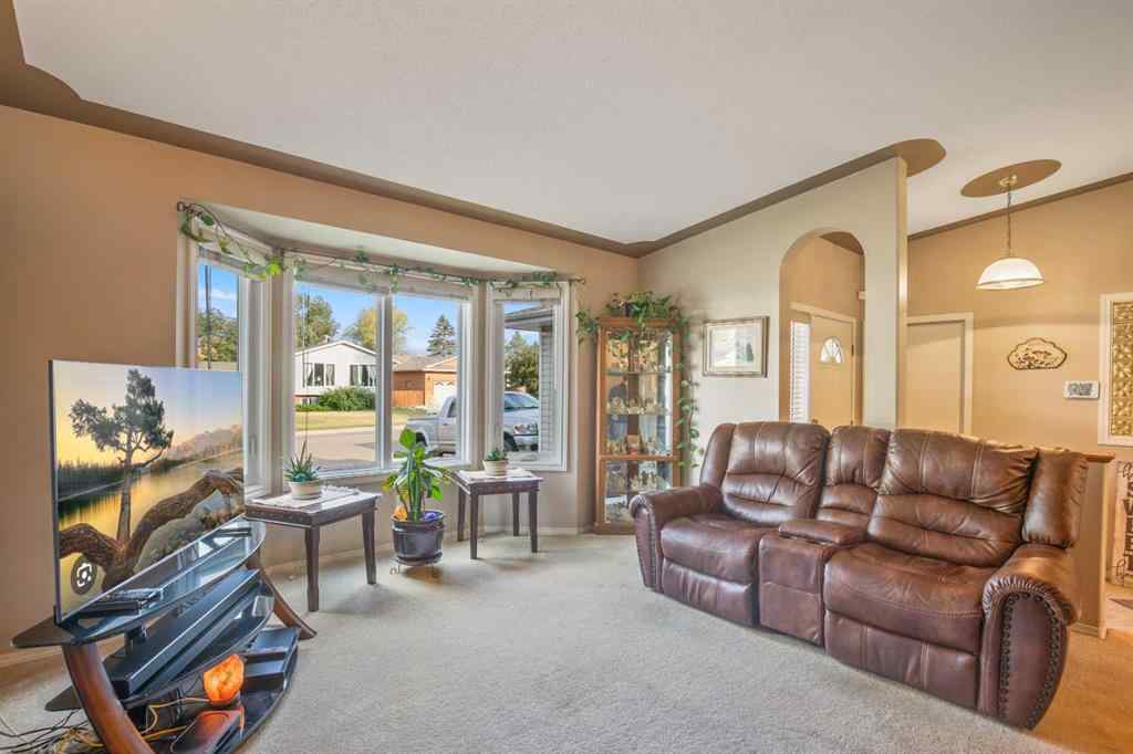 MLS® A2257927 - 3912 54th Avenue  in Southwest Innisfail Innisfail, Residential