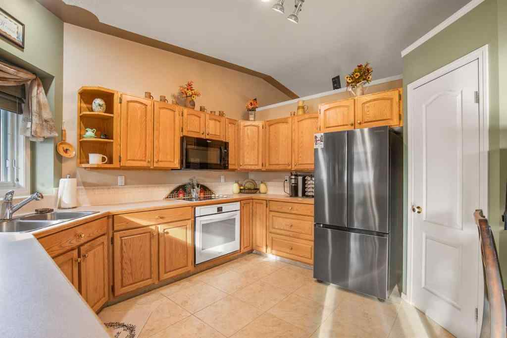 MLS® A2257927 - 3912 54th Avenue  in Southwest Innisfail Innisfail, Residential