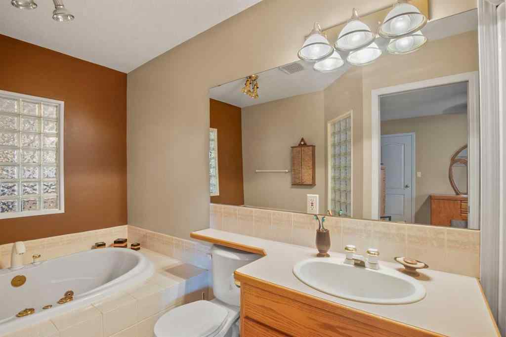 MLS® A2257927 - 3912 54th Avenue  in Southwest Innisfail Innisfail, Residential