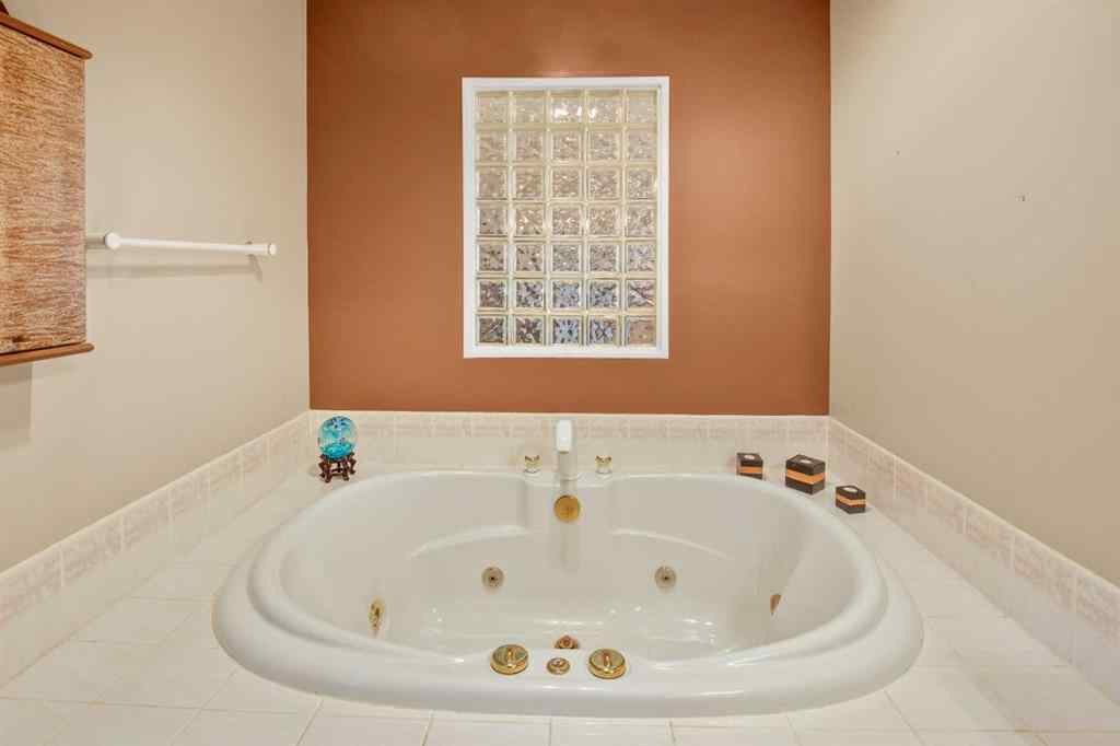 MLS® A2257927 - 3912 54th Avenue  in Southwest Innisfail Innisfail, Residential