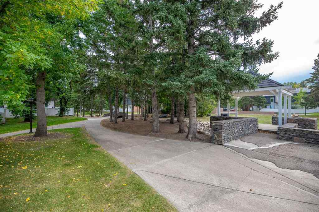 MLS® A2257928 - 352 Brae Glen Road SW in Braeside Calgary, Residential