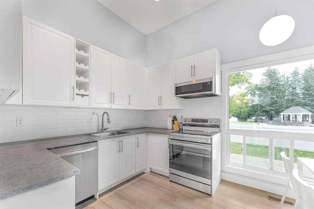 MLS® A2257928 - 352 Brae Glen Road SW in Braeside Calgary, Residential