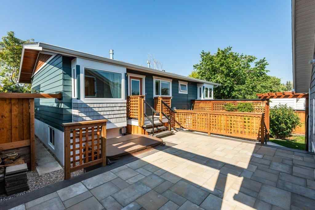 MLS® A2257935 - 112 Selkirk Drive SW in Southwood Calgary, Residential