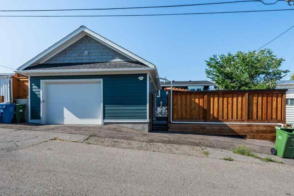 MLS® A2257935 - 112 Selkirk Drive SW in Southwood Calgary, Residential