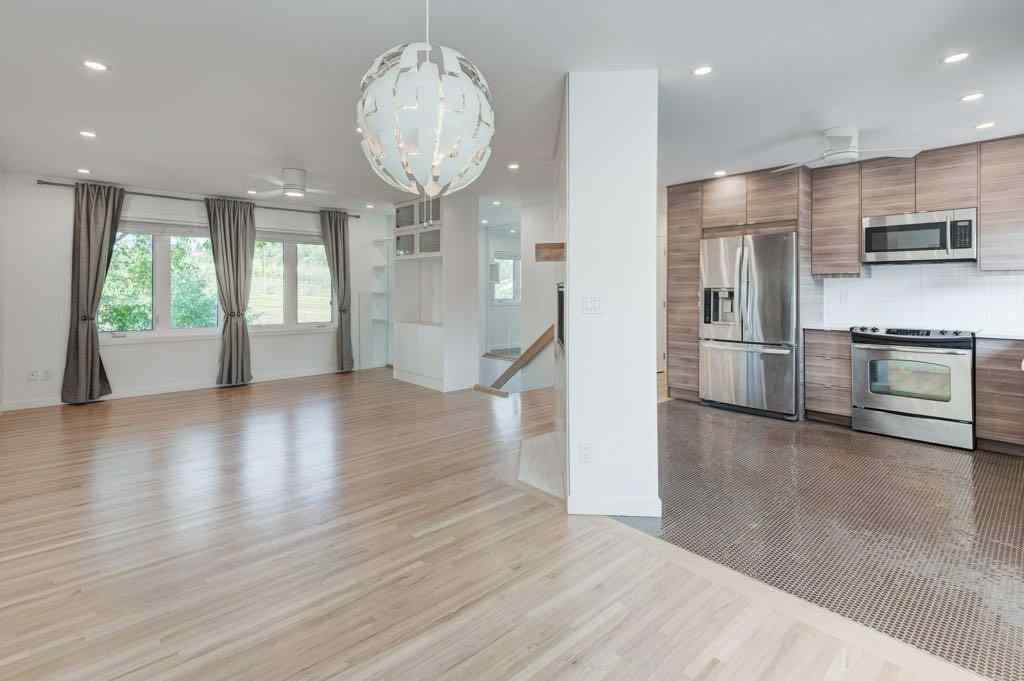 MLS® A2257935 - 112 Selkirk Drive SW in Southwood Calgary, Residential
