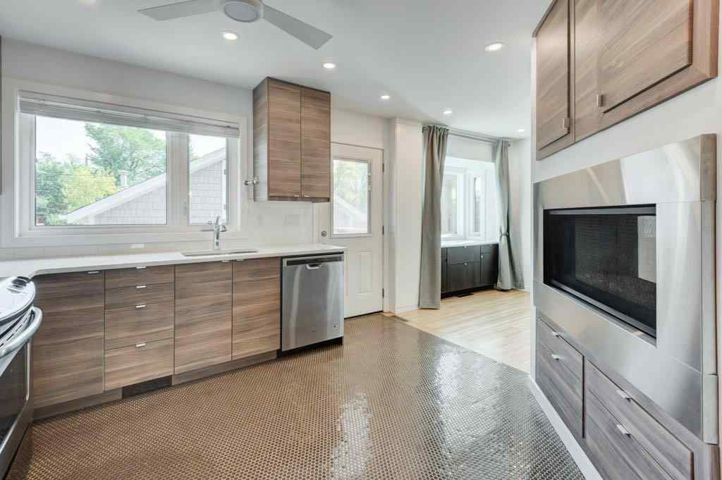MLS® A2257935 - 112 Selkirk Drive SW in Southwood Calgary, Residential