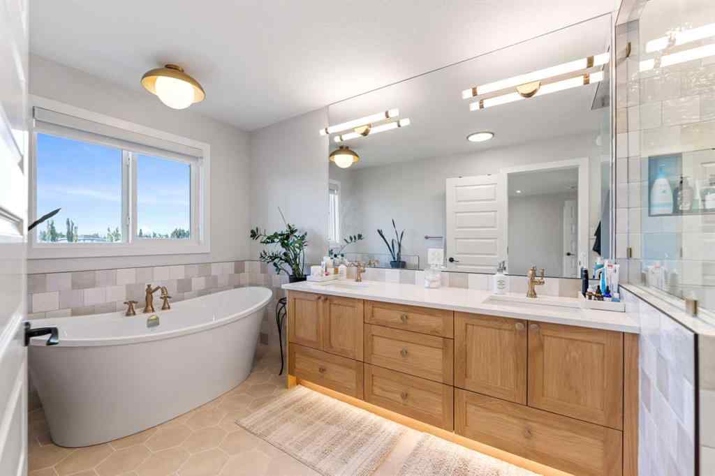 MLS® A2257937 - 224 South Shore View  in South Shores Chestermere, Residential