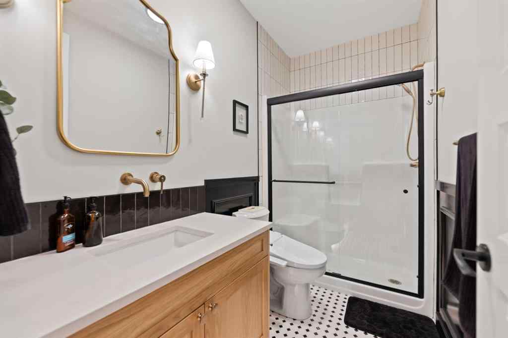 MLS® A2257937 - 224 South Shore View  in South Shores Chestermere, Residential
