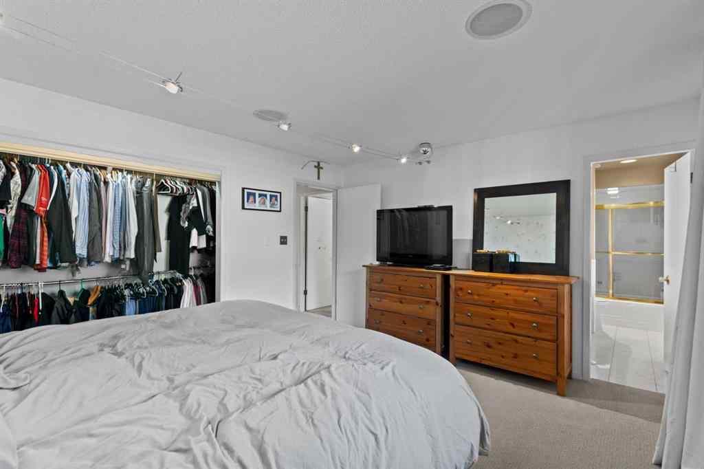 MLS® A2257941 - 6847 Lawrence Court SW in Lakeview Calgary, Residential