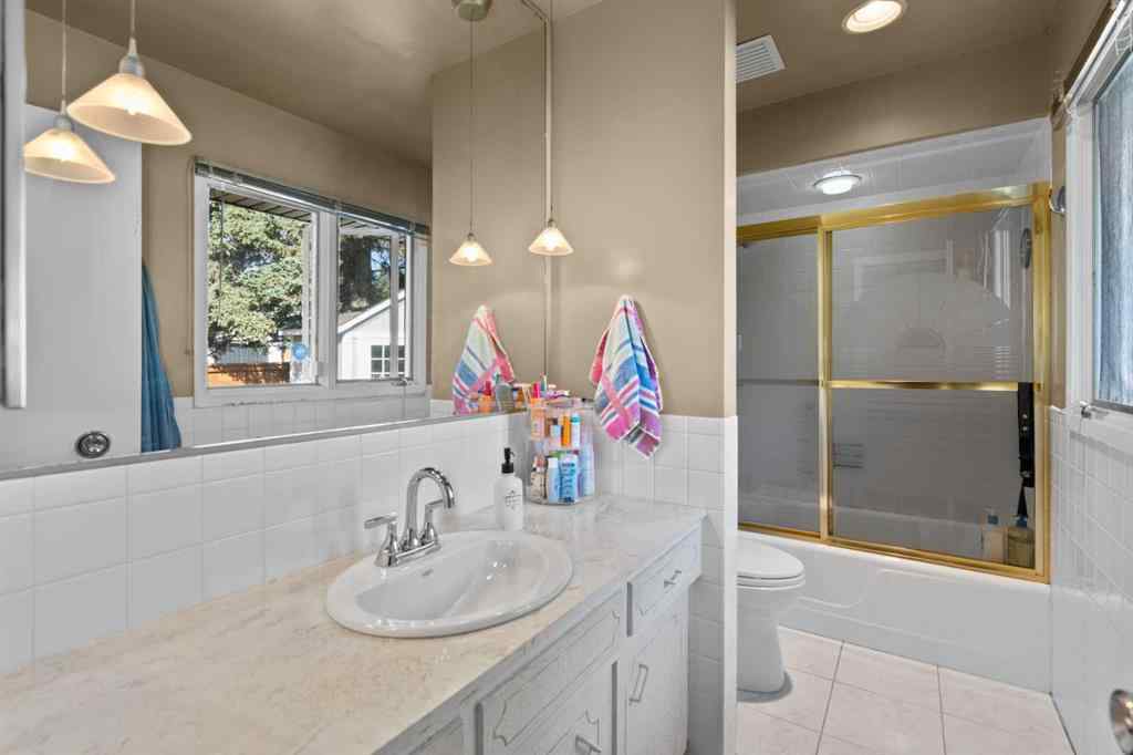 MLS® A2257941 - 6847 Lawrence Court SW in Lakeview Calgary, Residential