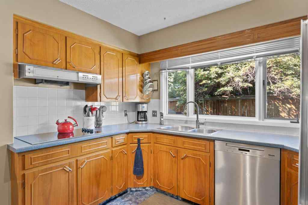 MLS® A2257941 - 6847 Lawrence Court SW in Lakeview Calgary, Residential