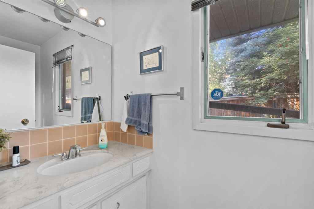 MLS® A2257941 - 6847 Lawrence Court SW in Lakeview Calgary, Residential
