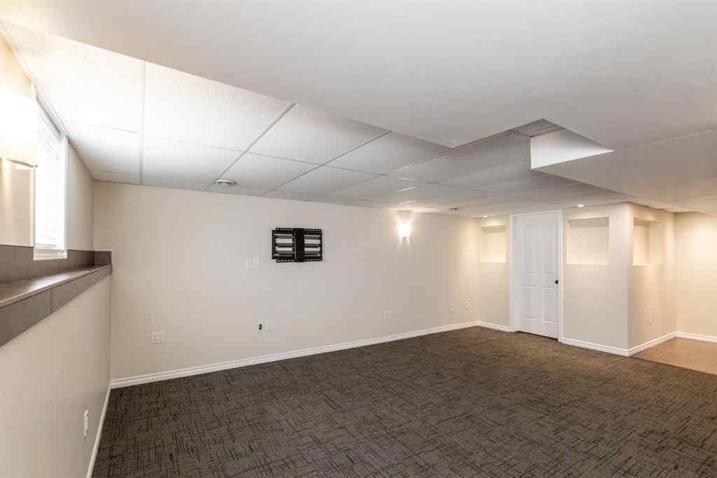 MLS® A2257947 - 4408 50 Avenue  in Central Innisfail Innisfail, Residential