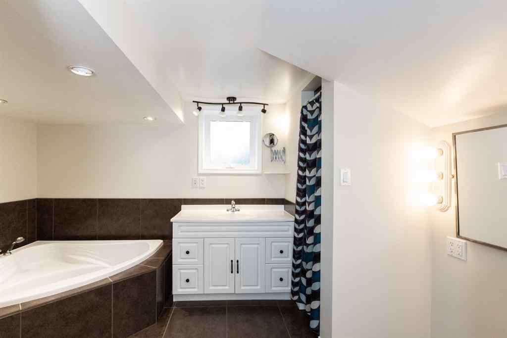 MLS® A2257947 - 4408 50 Avenue  in Central Innisfail Innisfail, Residential