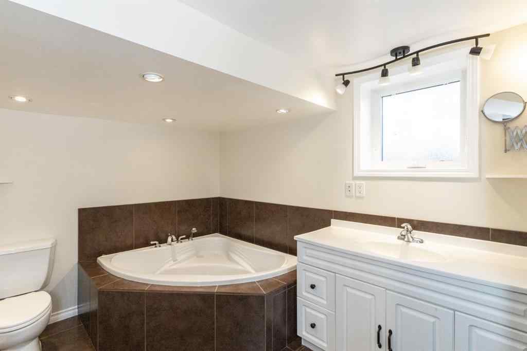 MLS® A2257947 - 4408 50 Avenue  in Central Innisfail Innisfail, Residential