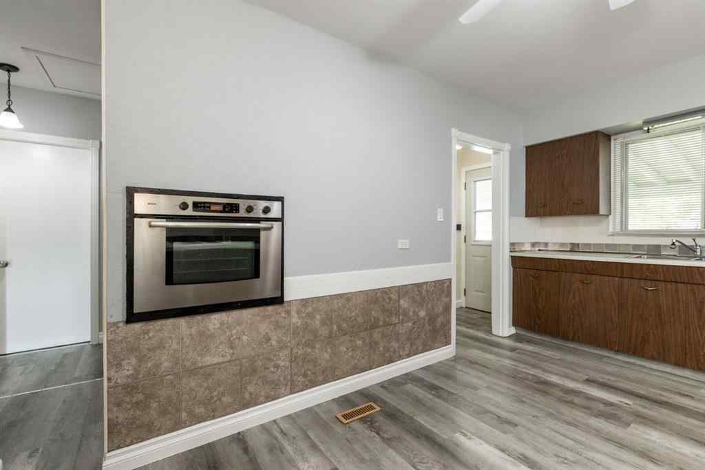 MLS® A2257947 - 4408 50 Avenue  in Central Innisfail Innisfail, Residential