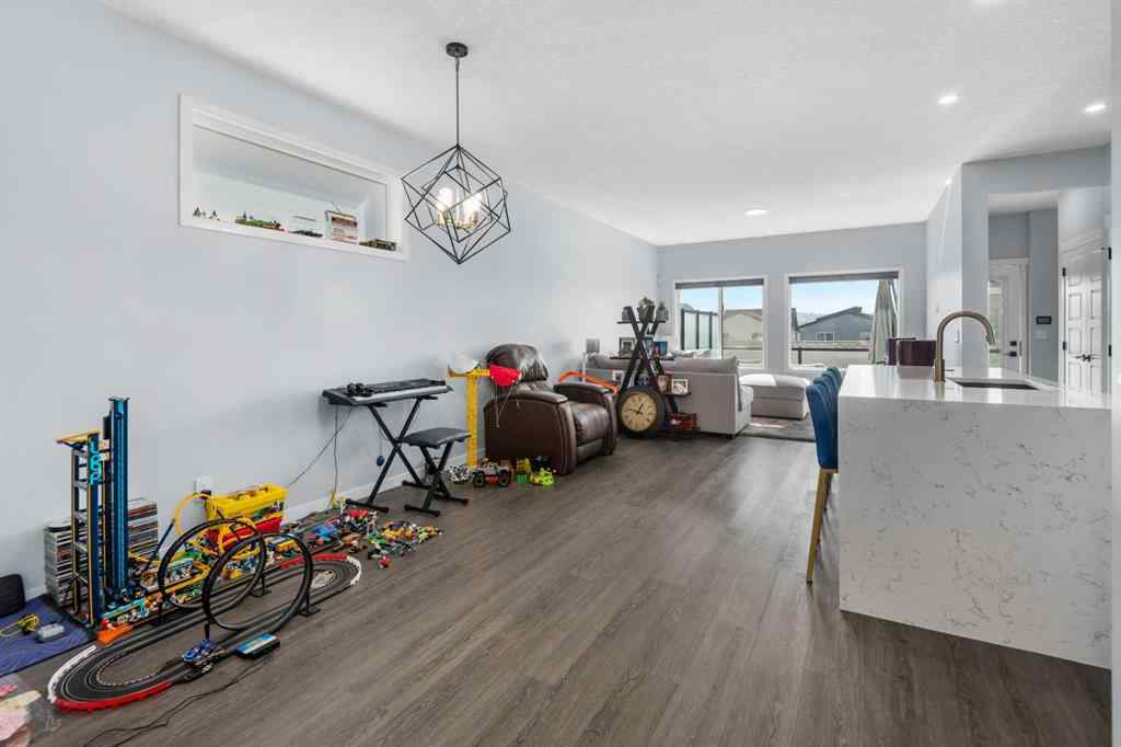 MLS® A2257950 - 117 Rochester Way NW in Haskayne Calgary, Residential