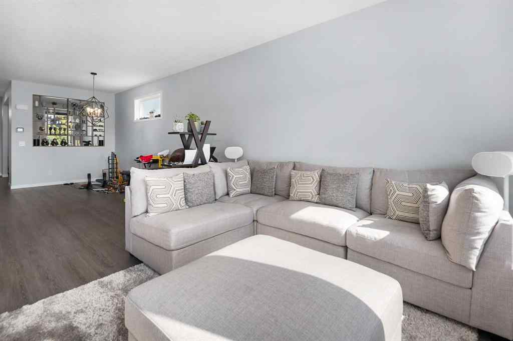 MLS® A2257950 - 117 Rochester Way NW in Haskayne Calgary, Residential