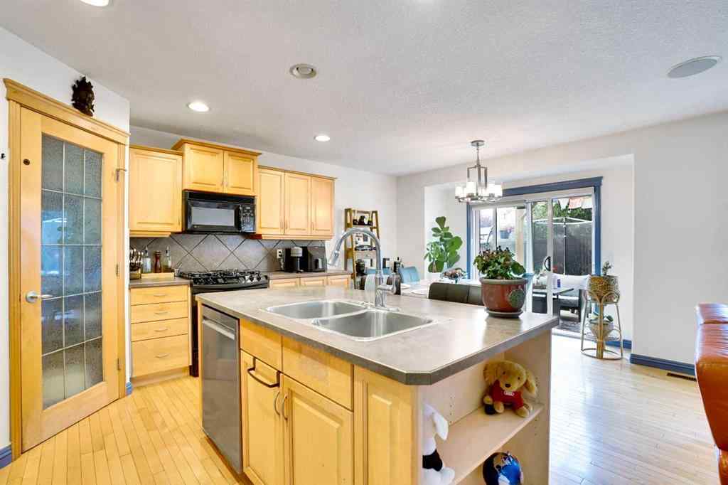 MLS® A2257961 - 204 Covehaven Gardens NE in Coventry Hills Calgary, Residential