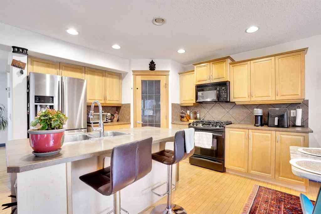 MLS® A2257961 - 204 Covehaven Gardens NE in Coventry Hills Calgary, Residential