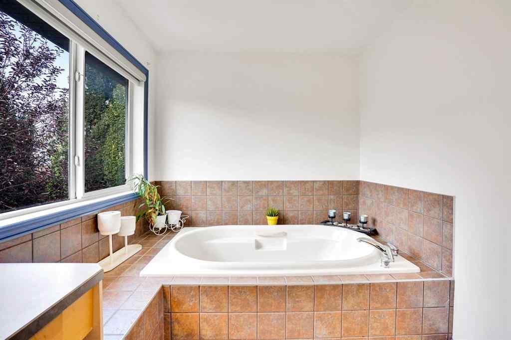 MLS® A2257961 - 204 Covehaven Gardens NE in Coventry Hills Calgary, Residential