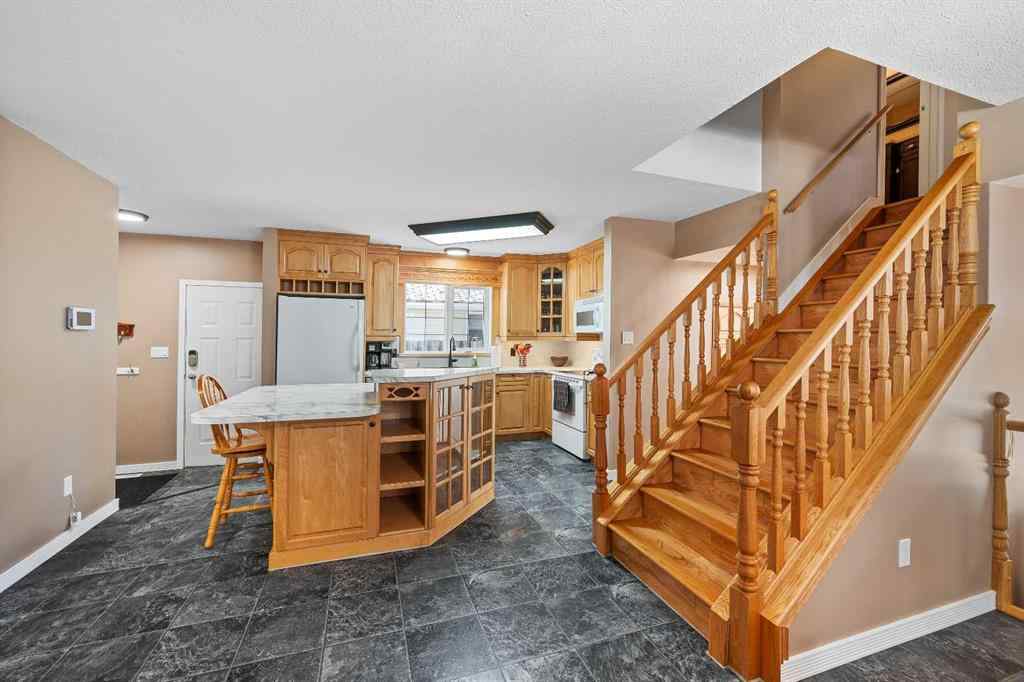 MLS® A2257964 - 5303 23 Street  in College Park Lloydminster, Residential