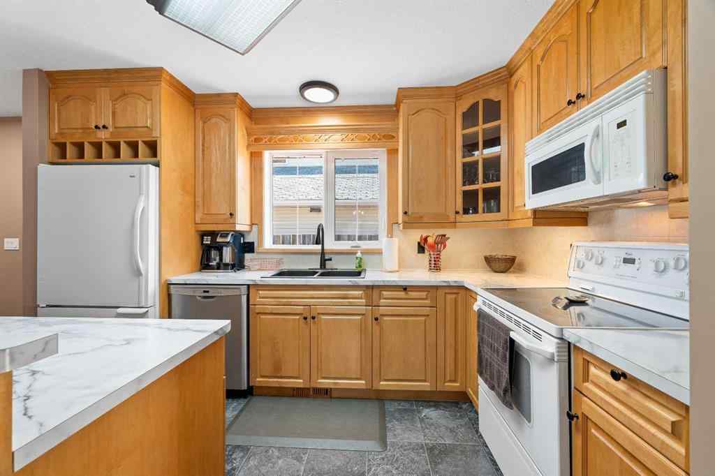 MLS® A2257964 - 5303 23 Street  in College Park Lloydminster, Residential
