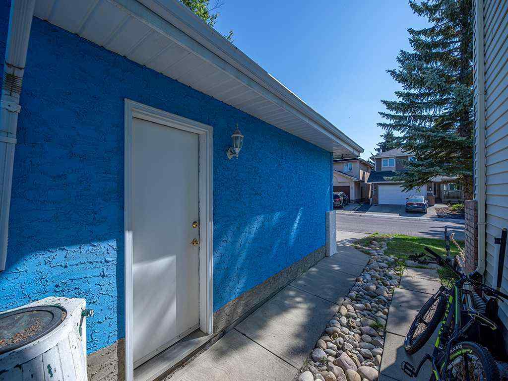 MLS® A2257970 - 116 Sundown Way SE in Sundance Calgary, Residential