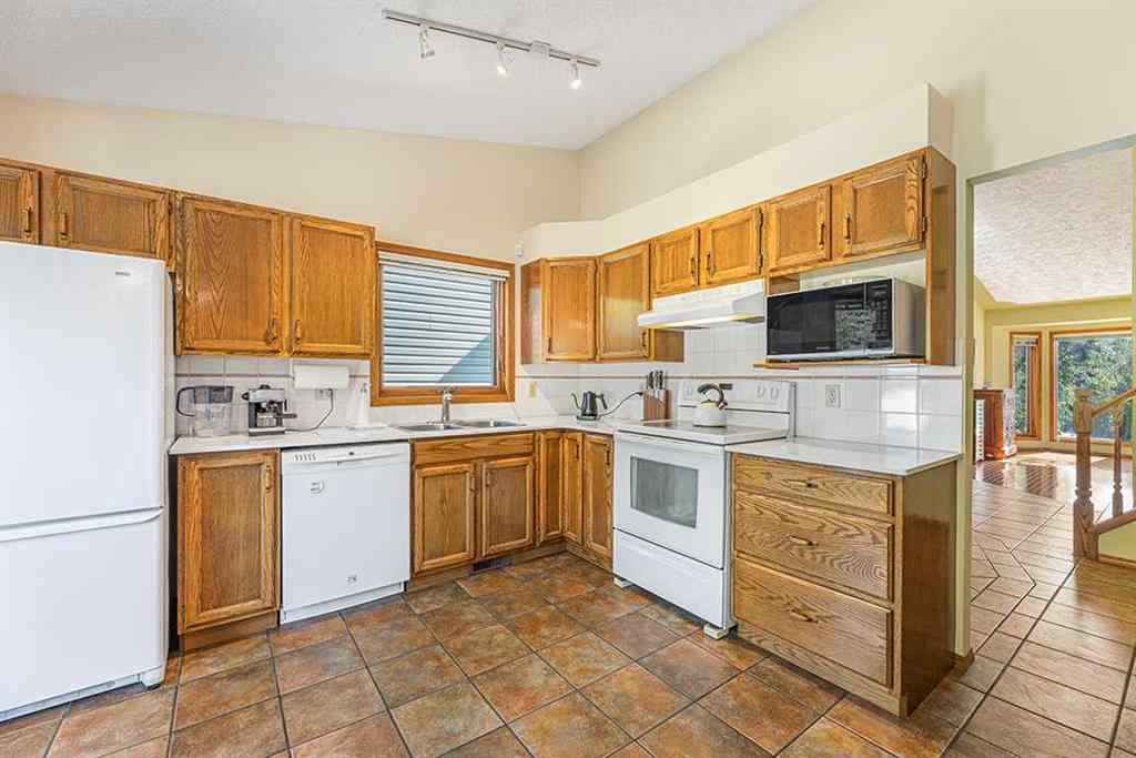 MLS® A2257970 - 116 Sundown Way SE in Sundance Calgary, Residential