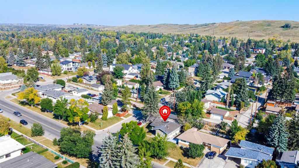 MLS® A2257980 - 4 Cheyenne Crescent NW in Charleswood Calgary, Residential