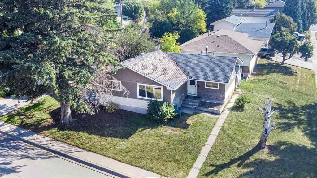MLS® A2257980 - 4 Cheyenne Crescent NW in Charleswood Calgary, Residential