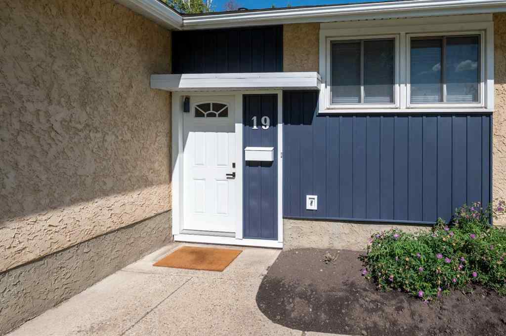 MLS® A2257981 - 19 Sherwood Crescent  in Sunnybrook Red Deer, Residential