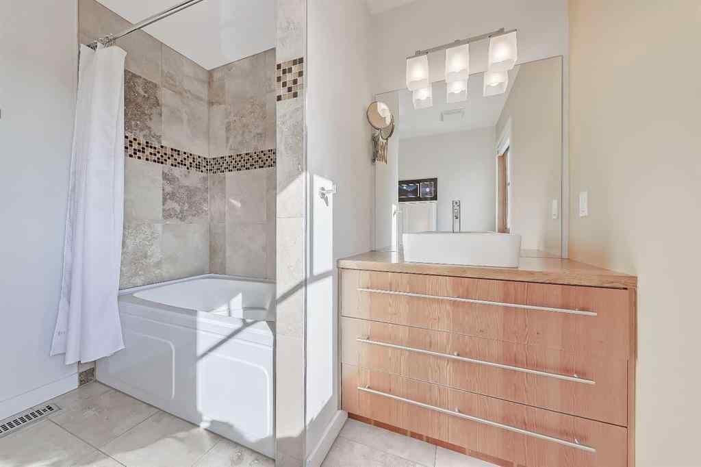 MLS® A2257991 - 933 29 Street NW in Parkdale Calgary, Residential