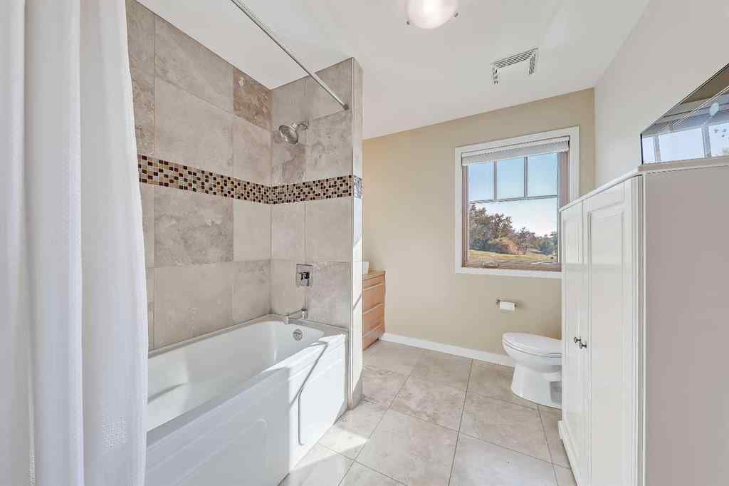 MLS® A2257991 - 933 29 Street NW in Parkdale Calgary, Residential