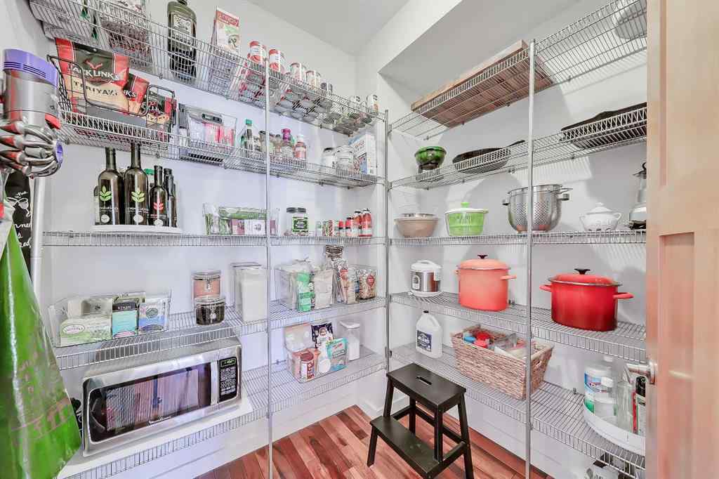 MLS® A2257991 - 933 29 Street NW in Parkdale Calgary, Residential
