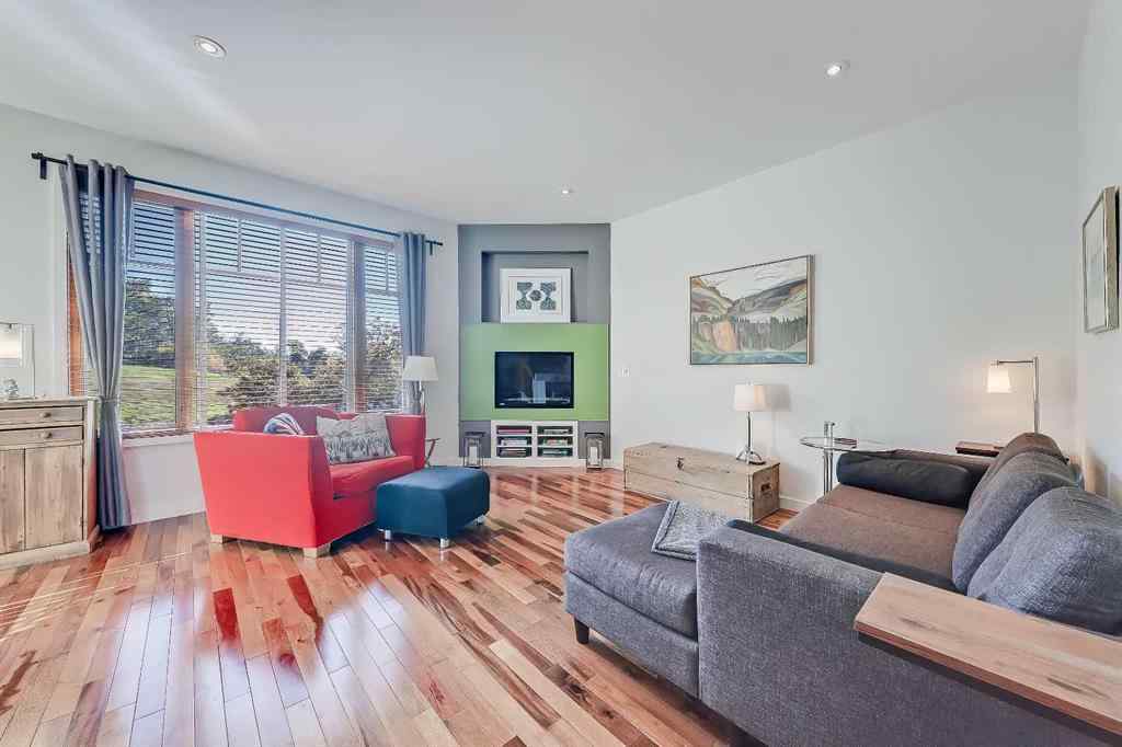 MLS® A2257991 - 933 29 Street NW in Parkdale Calgary, Residential