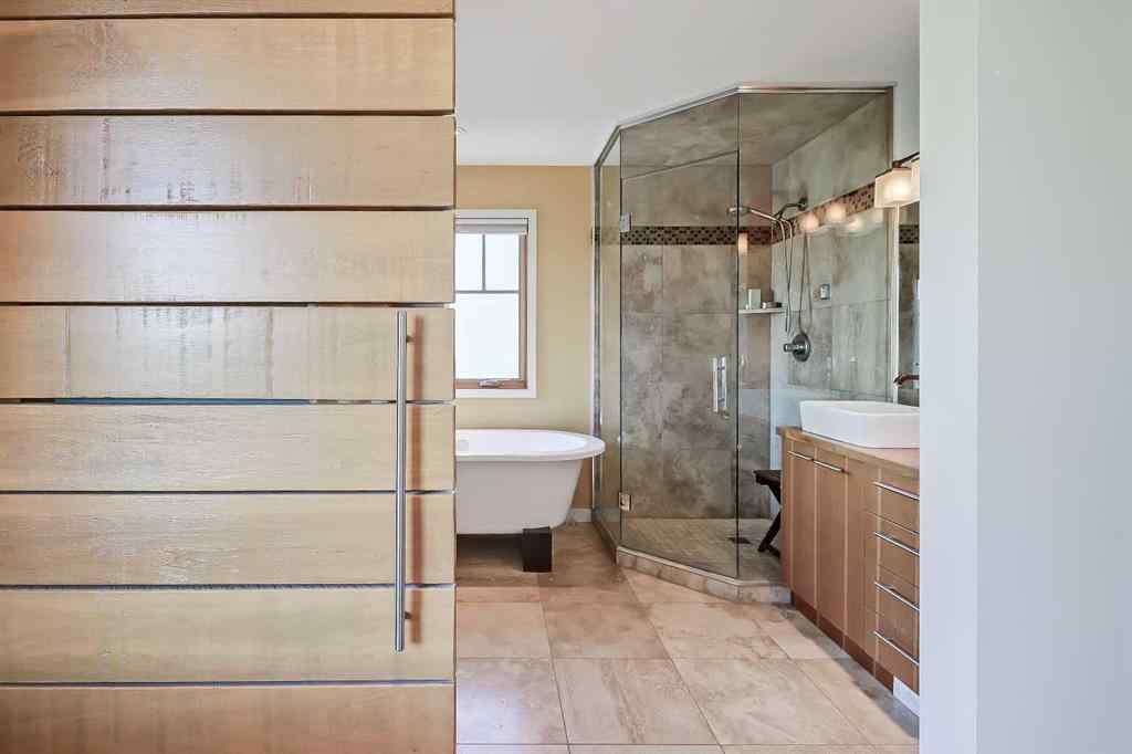 MLS® A2257991 - 933 29 Street NW in Parkdale Calgary, Residential