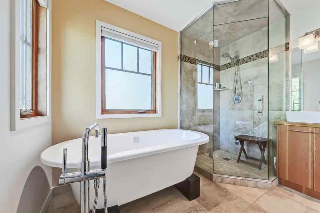 MLS® A2257991 - 933 29 Street NW in Parkdale Calgary, Residential