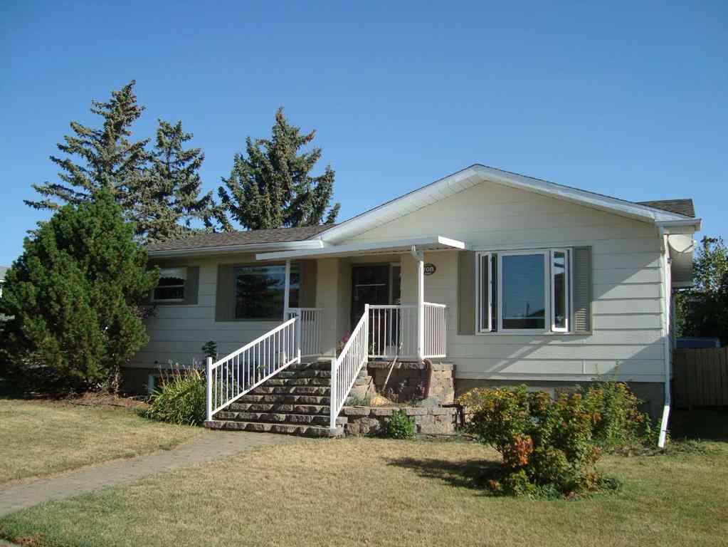 MLS® A2257996 - 708 Royal Drive  in NONE Trochu, Residential