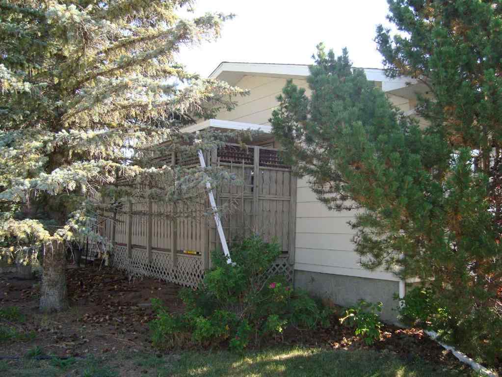 MLS® A2257996 - 708 Royal Drive  in NONE Trochu, Residential