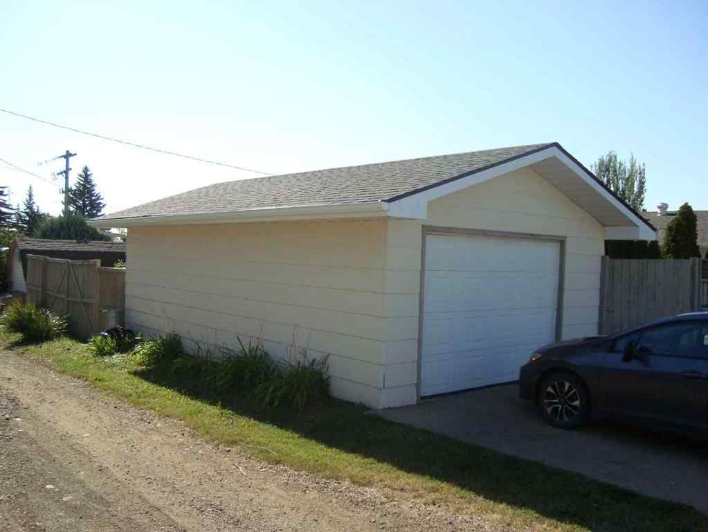 MLS® A2257996 - 708 Royal Drive  in NONE Trochu, Residential
