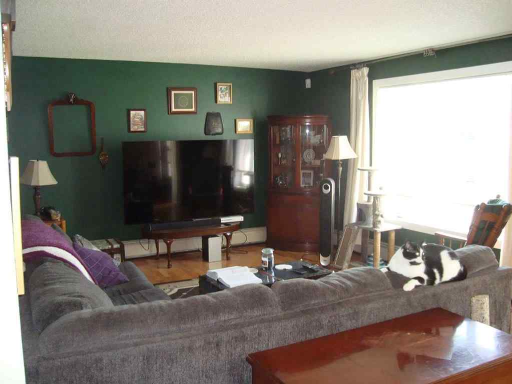 MLS® A2257996 - 708 Royal Drive  in NONE Trochu, Residential