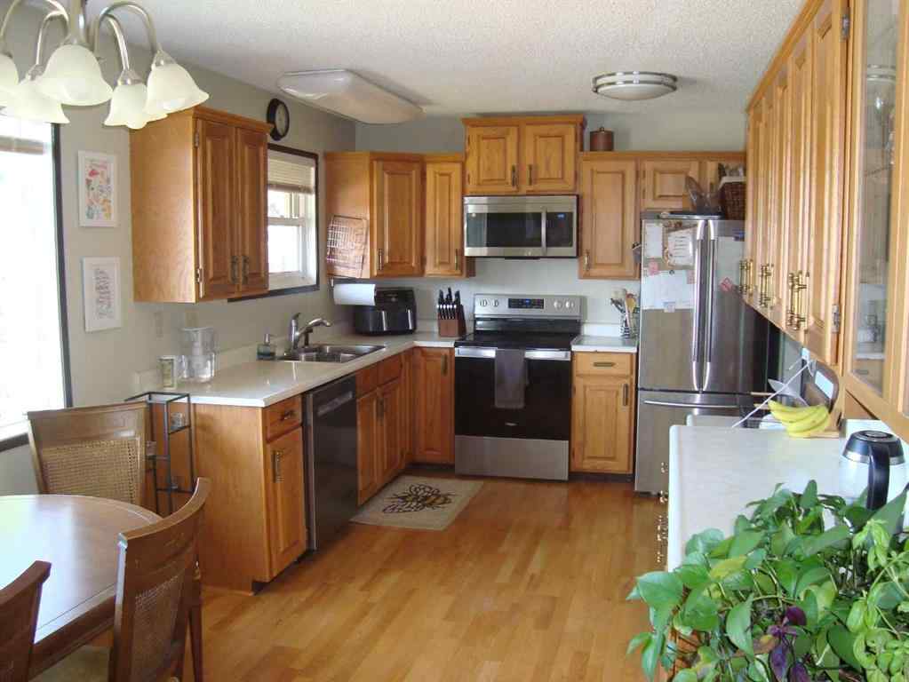 MLS® A2257996 - 708 Royal Drive  in NONE Trochu, Residential