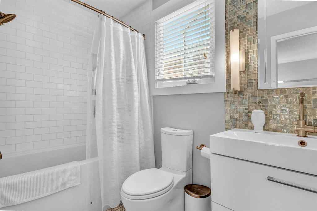 MLS® A2258015 - 4532 Montgomery Avenue NW in Montgomery Calgary, Residential