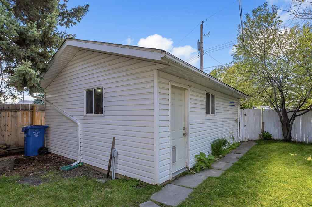 MLS® A2258016 - 120 Pennsburg Way SE in Penbrooke Meadows Calgary, Residential