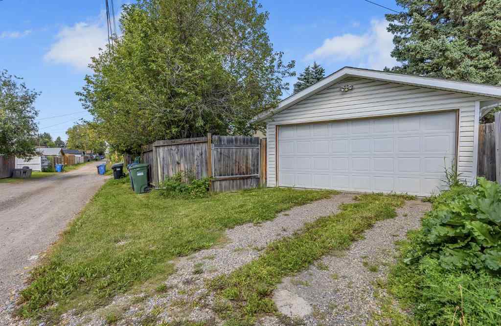 MLS® A2258016 - 120 Pennsburg Way SE in Penbrooke Meadows Calgary, Residential
